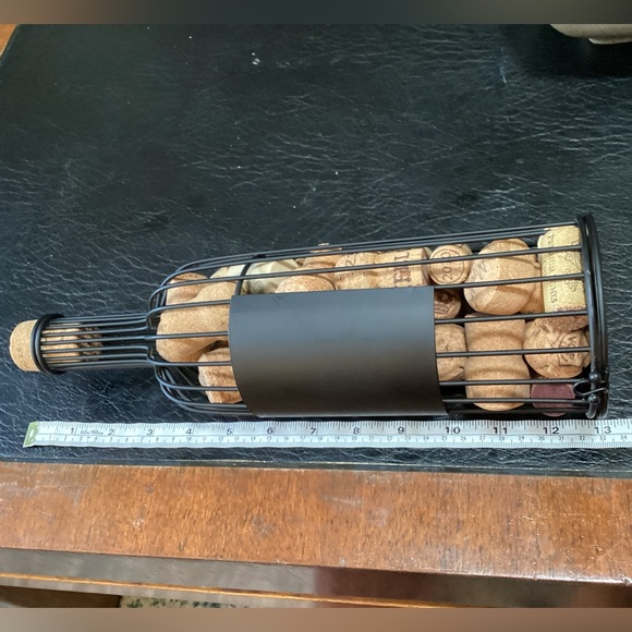 👜Wine‎ bottle wired shaped cork holder 13” tall - Picture 14 of 15